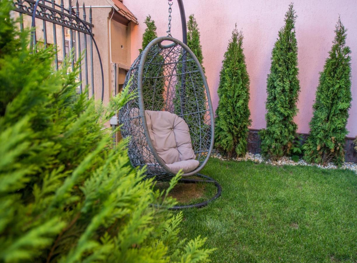 Noblesse Boutique Resort Sibiu Exterior photo A hanging chair