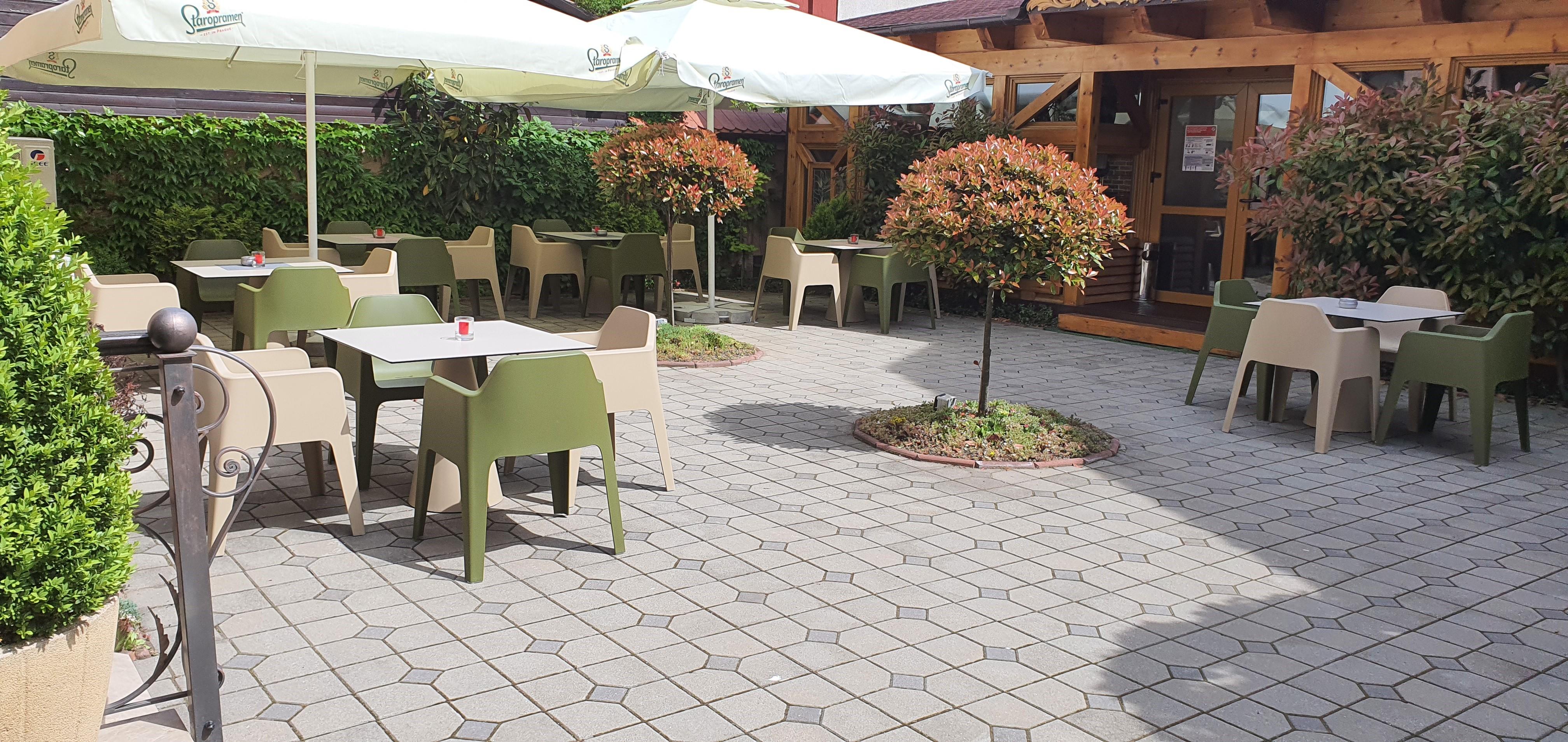 Noblesse Boutique Resort Sibiu Exterior photo A patio with a paving pattern