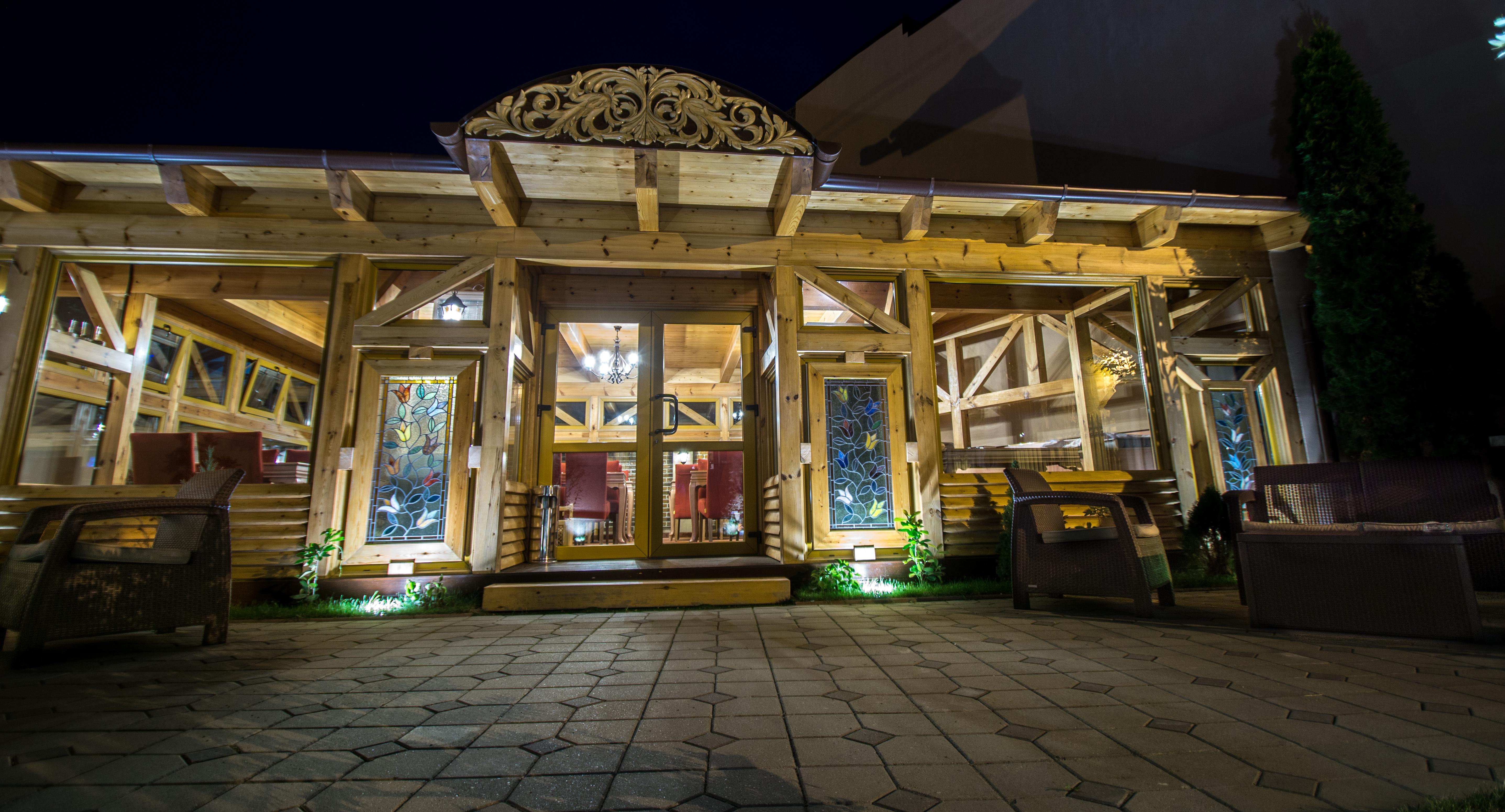 Noblesse Boutique Resort Sibiu Exterior photo The temple at night
