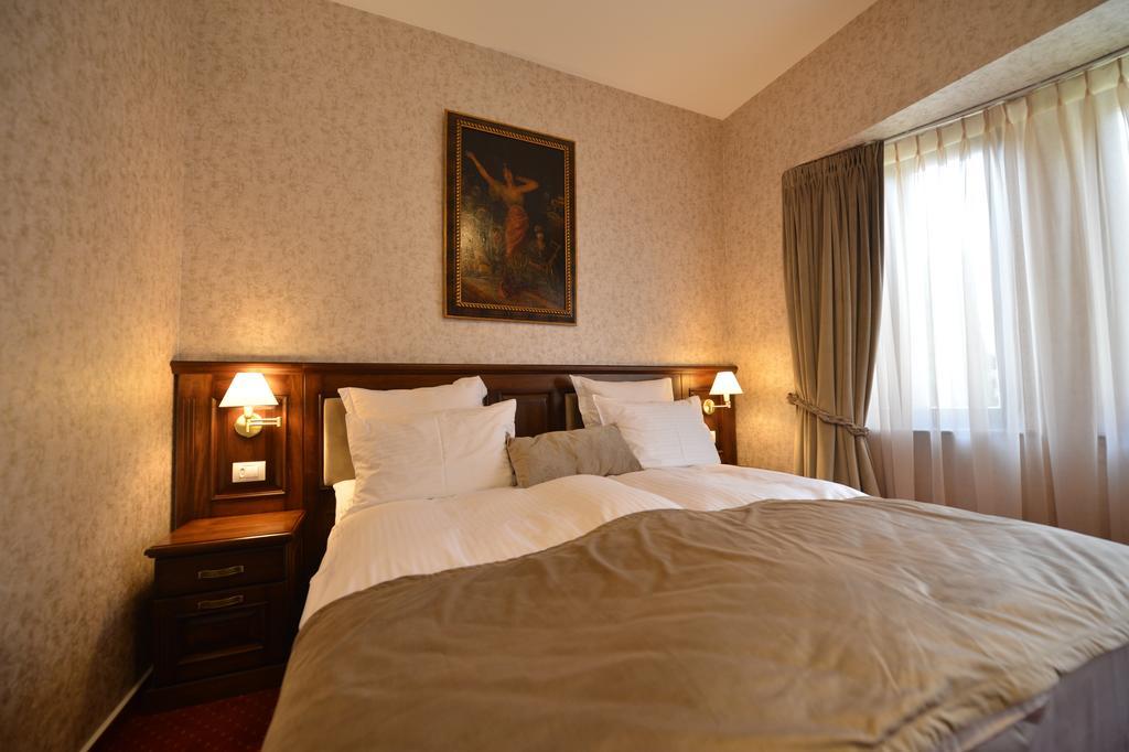 Noblesse Boutique Resort Sibiu Exterior photo A room at the hotel