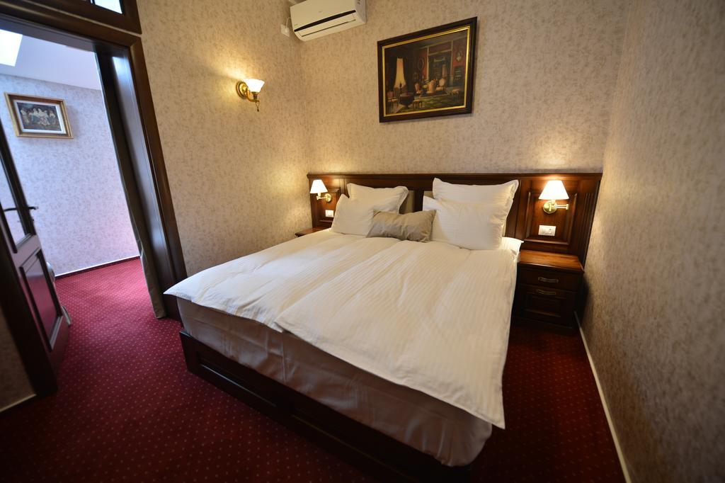 Noblesse Boutique Resort Sibiu Exterior photo A room at the hotel
