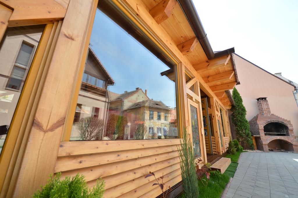 Noblesse Boutique Resort Sibiu Exterior photo The new building of the museum