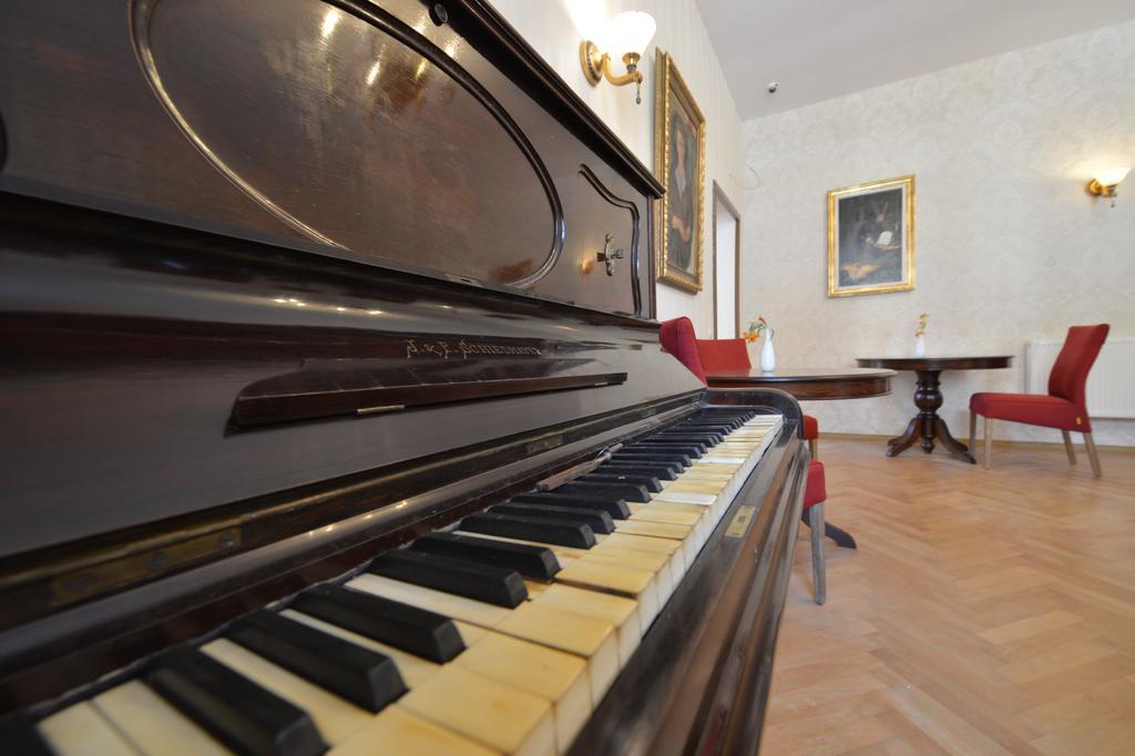 Noblesse Boutique Resort Sibiu Exterior photo The piano in the living room