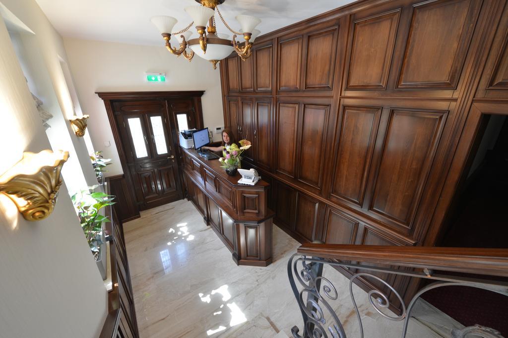Noblesse Boutique Resort Sibiu Exterior photo Reception