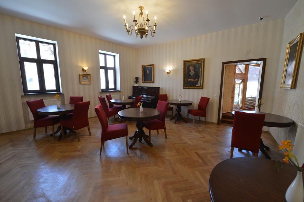 Noblesse Boutique Resort Sibiu Exterior photo The interior of the museum