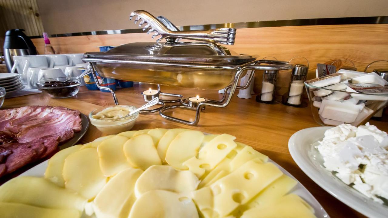 Noblesse Boutique Resort Sibiu Exterior photo A chafing dish